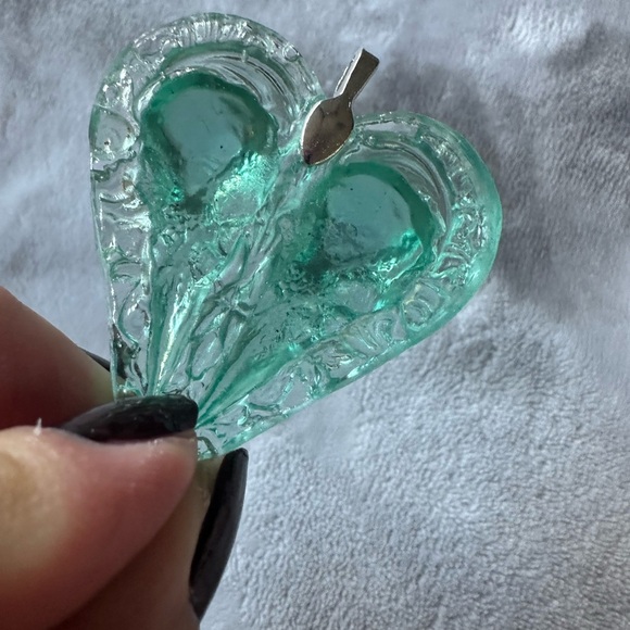 Gorgeous one of a kind, handcrafted bird skull heart necklace - Picture 4 of 9